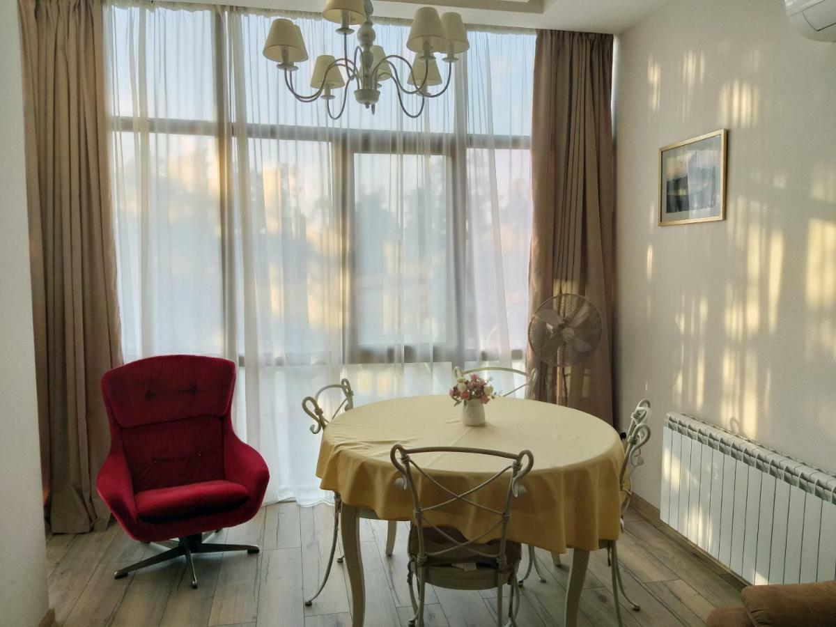 Boulevard apartment Batoemi Buitenkant foto